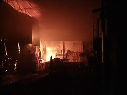 तेलंगाना: हैदराबाद की लकड़ी के गोदाम में भीषण आग, 11 की मौत, सभी मृतक बिहार के रहने वाले तेलंगाना: हैदराबाद की लकड़ी के गोदाम में भीषण आग, 11 की मौत, सभी मृतक बिहार के रहने वाले