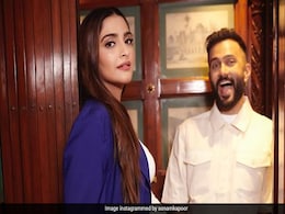 प्रेग्नेंसी की घोषणा के बाद पहली बार साथ नजर आए आनंद आहूजा और सोनम कपूर, फैंस बोले कूल मॉम.. प्रेग्नेंसी की घोषणा के बाद पहली बार साथ नजर आए आनंद आहूजा और सोनम कपूर, फैंस बोले कूल मॉम..