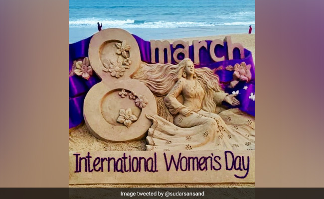 सुदर्शन पटनायक ने ख़ास अंदाज़ में महिलाओं को Women's Day की दी बधाई