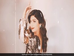 रेट्रो म्यूजिक पर शिल्पा शेट्टी ने किया शानदार डांस, फैन्स बोले- पुराने जमाने की याद दिला दी...देखें Video रेट्रो म्यूजिक पर शिल्पा शेट्टी ने किया शानदार डांस, फैन्स बोले- पुराने जमाने की याद दिला दी...देखें Video