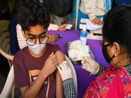 देश में आज से 12 से 14 साल के बच्चों का कोविड वैक्सीनेशन शुरू, 60+ उम्र वालों को बूस्टर डोज़ देश में आज से 12 से 14 साल के बच्चों का कोविड वैक्सीनेशन शुरू, 60+ उम्र वालों को बूस्टर डोज़