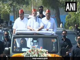 चार राज्यों में जीत के बाद पीएम मोदी पहुंचे गुजरात, अहमदबाद के रोड शो में दिखी भारी भीड़, देखें VIDEO चार राज्यों में जीत के बाद पीएम मोदी पहुंचे गुजरात, अहमदबाद के रोड शो में दिखी भारी भीड़, देखें VIDEO