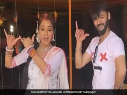 होली से पहले ही मस्ती के मूड में नजर आई अनुपमा, कोरियोग्राफर हिमांशु के साथ नवरंग के गाने पर जमकर किया डांस…Video होली से पहले ही मस्ती के मूड में नजर आई अनुपमा, कोरियोग्राफर हिमांशु के साथ नवरंग के गाने पर जमकर किया डांस…Video