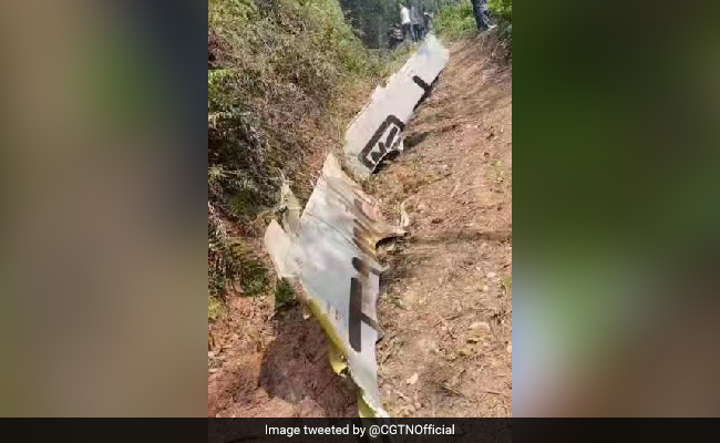 China में विमान हादसे के बाद "टूट कर बिखरा", 10 खास बातें..