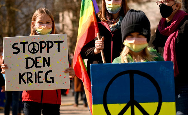 "Stop Putin": Tens Of Thousands Protest In Germany Against Ukraine War