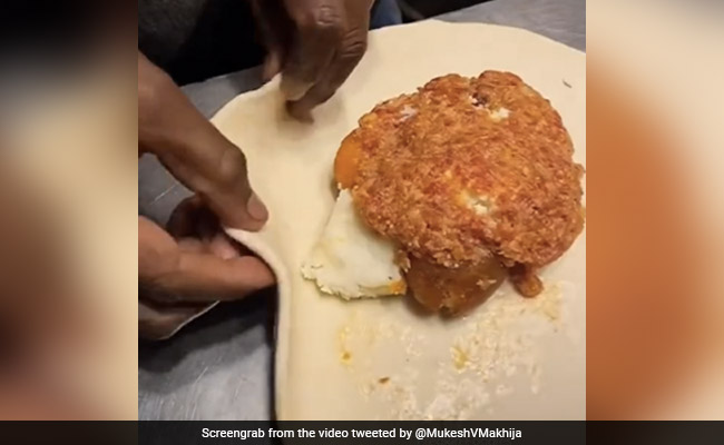 "Be Right Back After Puking": Momos With 'Gajar Ka Halwa' Shock Internet