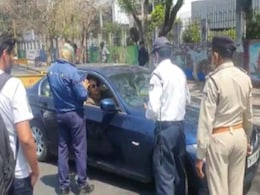 भोपाल में BMW कार सवार ने ट्रैफिक पुलिस पर गाड़ी चढ़ाने की कोशिश की, एफआईआर दर्ज भोपाल में BMW कार सवार ने ट्रैफिक पुलिस पर गाड़ी चढ़ाने की कोशिश की, एफआईआर दर्ज