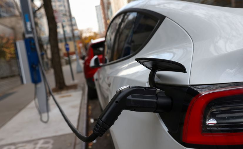 More Than 100 U.S. Lawmakers Urge Speaker Pelosi To Back Union EV Tax Credit