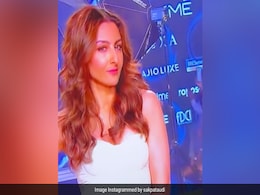 "Go Beautiful": Kareena Kapoor Cheers For Soha Ali Khan. Her ROFL Reaction "Go Beautiful": Kareena Kapoor Cheers For Soha Ali Khan. Her ROFL Reaction