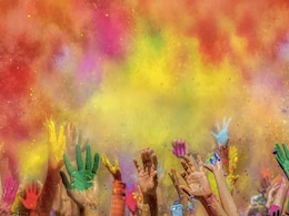 15 Hindu Students In Pakistan Injured After Being Stopped From Celebrating Holi 15 Hindu Students In Pakistan Injured After Being Stopped From Celebrating Holi