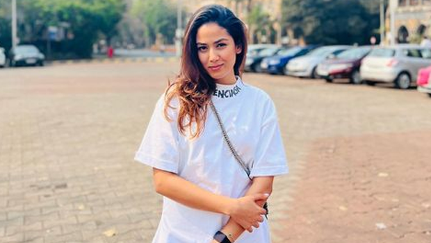 Mira Kapoor Drools Over Bhel During Sunset