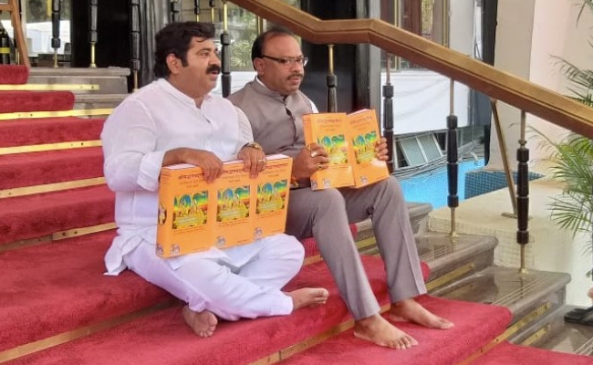स्कूलों में &lsquo;भगवद् गीता&rsquo; शामिल करने की मांग को लेकर बीजेपी विधायक ने शिवसेना से पूछा ये सवाल