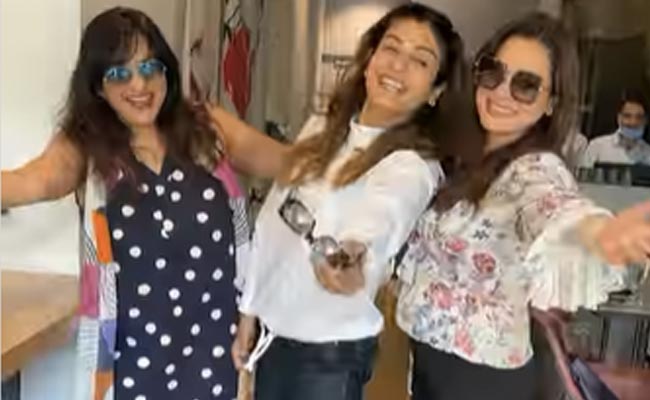 Raveena Tandon Is Crazy About 90s Trend, Here's How
