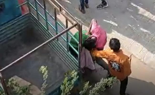 भगोरिया पर्व के दौरान महिला से बदसलूकी, पुलिस ने 2 आरोपियों को दबोचा 1 अभी भी फरार