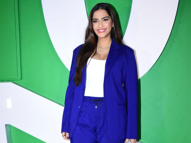 Sonam Kapoor Makes Her First Public Appearance After Pregnancy Announcement