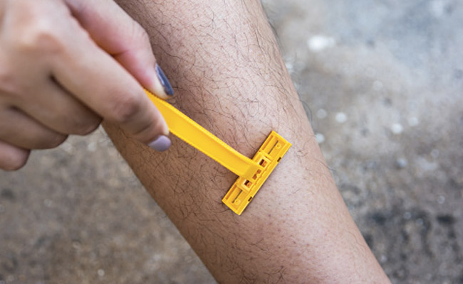 Strawberry Legs: शेविंग के कारण पैरों में पड़ने वाले काले चक्कतों को दूर करेंगे ये 4 घरेलू उपाय, हैं बेहद आसान और असरदार 