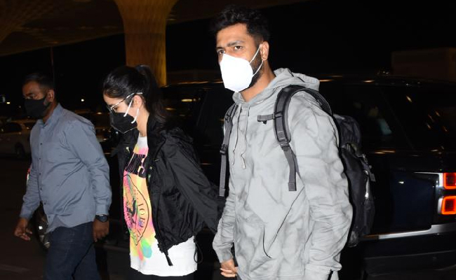 This Is How Katrina Kaif And Vicky Kaushal Roll At The Airport - Holding Hands