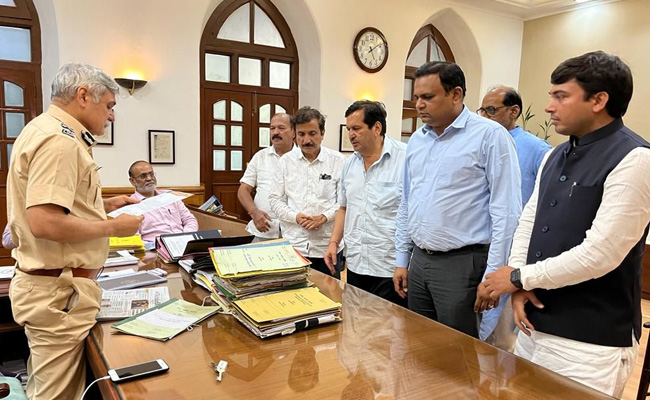 BJP नेताओं ने की लाउडस्पीकर से 'अजान' देने पर रोक लगाने की मांग, बताई ये वजह