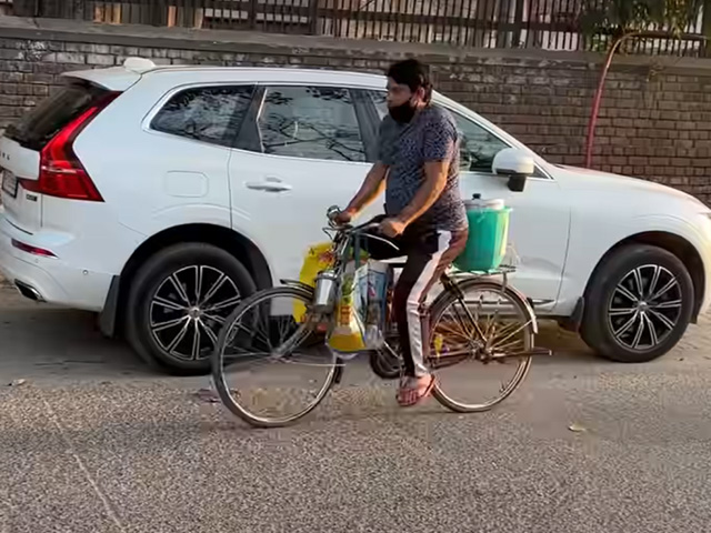 Man Sells Momos On Cycle Because He Can't Afford A Stall