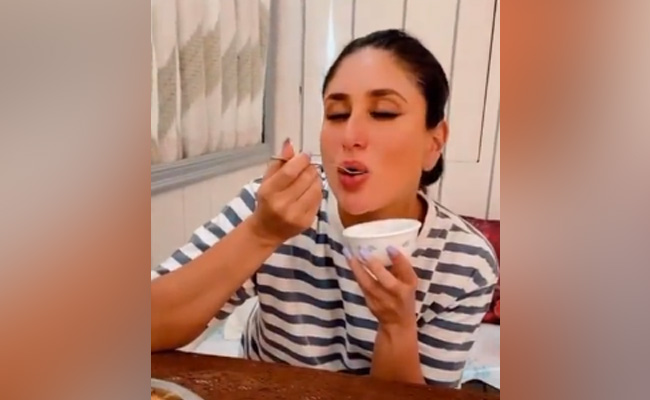 As Promised, Kareena Kapoor Relishes <i>Moong Dal Ka Halwa</i>. Saba Pataudi Says "You're A Riot"