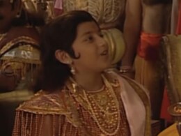 Holika Dahan: बुआ होलिका ने भतीजे प्रह्लाद को मारने के लिए रचा था अग्नि व्यूह, वीडियो में देखें Holi की पूरी कहानी Holika Dahan: बुआ होलिका ने भतीजे प्रह्लाद को मारने के लिए रचा था अग्नि व्यूह, वीडियो में देखें Holi की पूरी कहानी