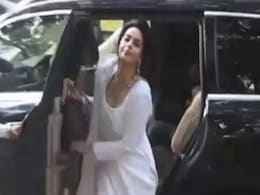 व्हाइट सूट में 'मर्डर गर्ल' मल्लिका शेरावत का दिखा देसी अंदाज, फैन्स बोले- 'चांदनी' से भी खूबसूरत...Video  व्हाइट सूट में 'मर्डर गर्ल' मल्लिका शेरावत का दिखा देसी अंदाज, फैन्स बोले- 'चांदनी' से भी खूबसूरत...Video