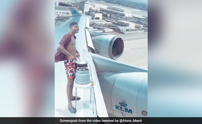 Memes Incoming On Twitter After Zomato Announces 10-Minute Food Delivery