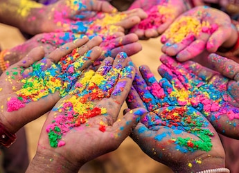 Holi 2025: Hosting A Holi Party? Make These 5 Puri Based Snacks And Impress Your Guests Holi 2025: Hosting A Holi Party? Make These 5 Puri Based Snacks And Impress Your Guests