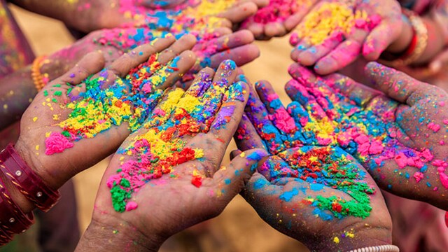Holi 2022: Holi colours cause the skin to dry, so apply a water resistant sunscreen on exposed skin
