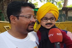 Boy Dresses Up As Arvind Kejriwal, Bhagwant Mann To Celebrate AAP's Punjab Win Boy Dresses Up As Arvind Kejriwal, Bhagwant Mann To Celebrate AAP's Punjab Win