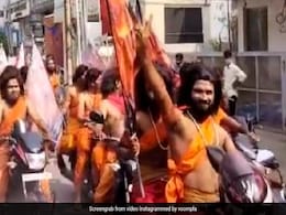 राम चरण की RRR में एक्टिंग ने मचाया तहलका, फैन्स सड़कों पर निकाल रहे जुलूस राम चरण की RRR में एक्टिंग ने मचाया तहलका, फैन्स सड़कों पर निकाल रहे जुलूस