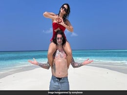 Sunny Leone Is "Stuck" On An Island With Daniel Weber Sunny Leone Is "Stuck" On An Island With Daniel Weber