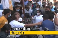CM ममता बनर्जी का बीरभूम दौरा, हिंसा में अपनों को खोने वाले लोगों से की मुलाकात  CM ममता बनर्जी का बीरभूम दौरा, हिंसा में अपनों को खोने वाले लोगों से की मुलाकात
