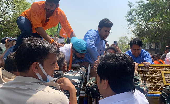 केजरीवाल के आवास पर हमले के बाद AAP नेता ने दिल्ली HC का किया रुख, SIT बनाने की मांग की