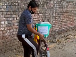 West Bengal Man Sells Momos On Cycle; Internet Is Impressed By His Genius