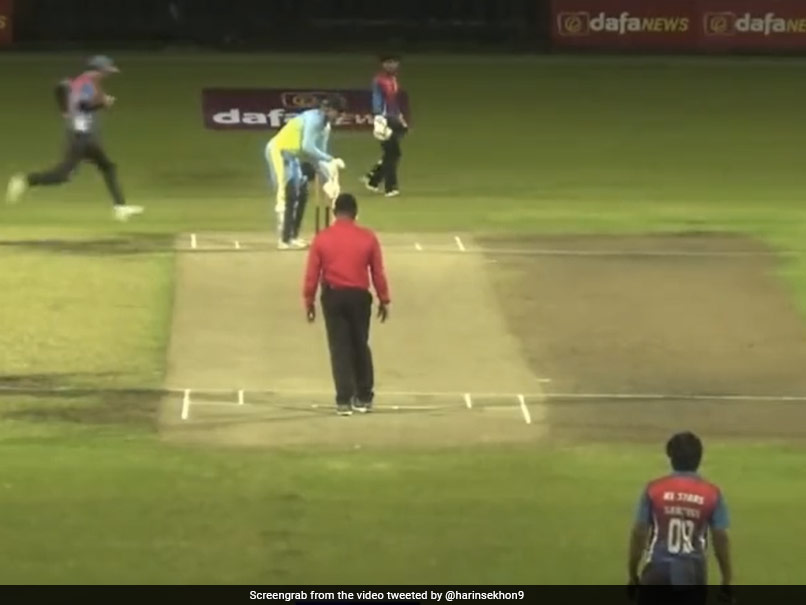 "Never Seen Anything Like This": Watch How A Batter Left Opposition Confused While Taking Guard