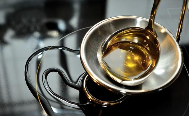 Olive oil is a good source of antioxidants such as polyphenols and vitamin E