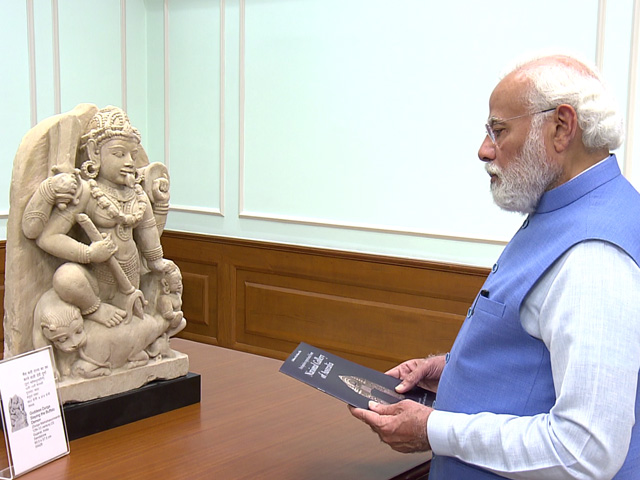 PM Inspects Antiquities, Some From 9th Century, Returned By Australia
