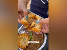 Watch: An Old Delhi Shop Serves Samosa With A Twist; Heard Of Japani Samosa Yet? Watch: An Old Delhi Shop Serves Samosa With A Twist; Heard Of Japani Samosa Yet?