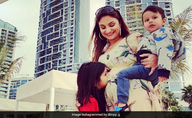 <i>Ex-Bigg Boss 8</i> Contestant Dimpy Ganguly Announces Third Pregnancy. See Debina Bonnerjee's Reaction