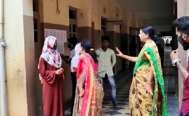 Hijab Ban To Continue In Schools, Colleges Till Supreme Court Verdict: Karnataka Minister