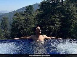 अनिल कपूर ने 65 की उम्र में काला चश्मा पहन पूल में मारी डाइव तो दामाद का आ गया कमेंट बोले- क्या हो रहा है अनिल कपूर ने 65 की उम्र में काला चश्मा पहन पूल में मारी डाइव तो दामाद का आ गया कमेंट बोले- क्या हो रहा है