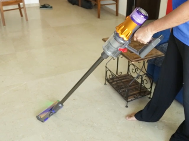 Dyson V12 Detect Slim Vacuum Cleaner Review : The Future of Home Cleaning