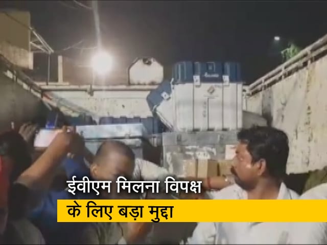 बनारस के डीएम ने दी सफाई, ईवीएम प्रशिक्षण के लिए इस्तेमाल की जा रही थीं