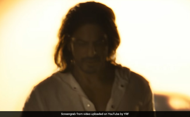 "I Know It's Late:" Shah Rukh Khan Announces <i>Pathaan</i> Release Date. Bonus - Deepika Padukone And John Abraham