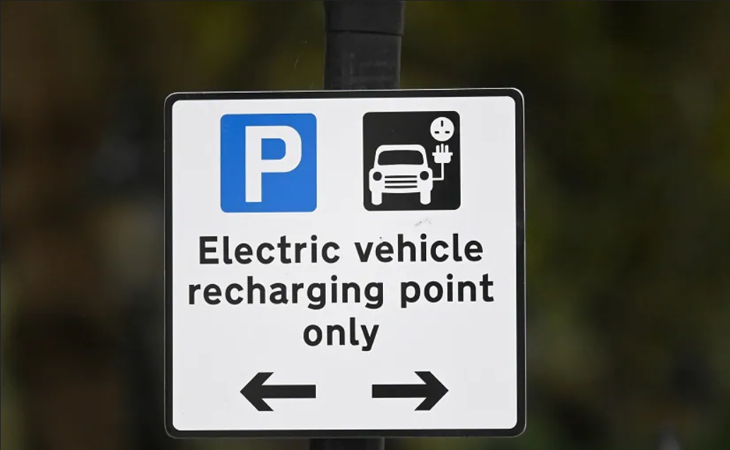 UK's Connected Kerb Targets 190,000 On-Street EV Chargers By 2030