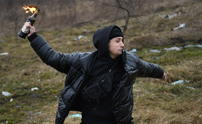 Ukraine में लड़ने के लिए Russia अब सीरियाई लड़ाके कर रहा भर्ती: अमेरिका