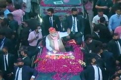 Battle For Varanasi: Will Road Shows Convert Into Votes? Battle For Varanasi: Will Road Shows Convert Into Votes?