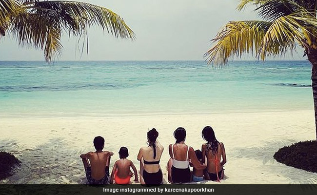 On The Beach, Kareena Kapoor And Karisma Pose With Their Kids