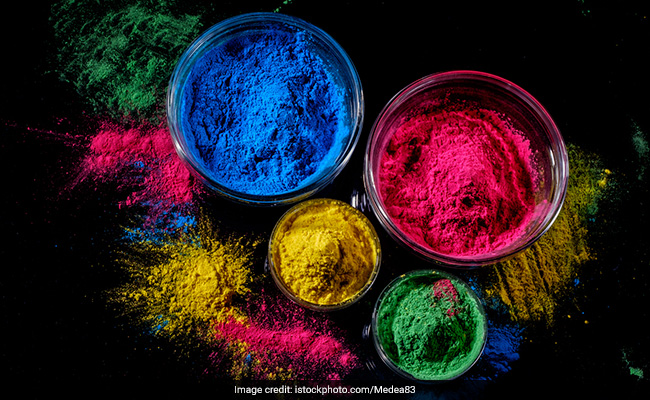 Home-made Holi Colours: घर में आसानी से बनाएं Herbal Gulaal समेत होली के 5 रंग, कैसे मनाएं होली